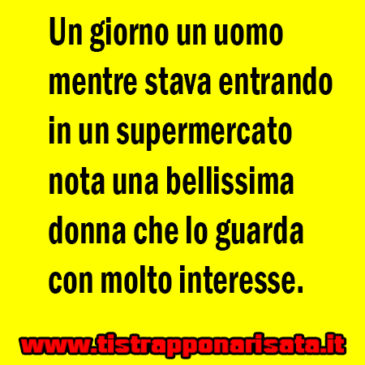 Un uomo mentre va a fare la spesa nota una bellissima donna che lo guarda! BARZELLETTA